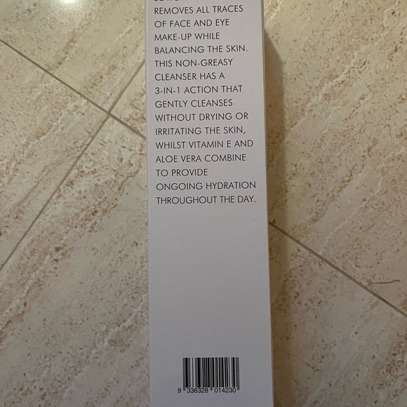 Alpha H Balancing Cleanser - Picture 3 of 3